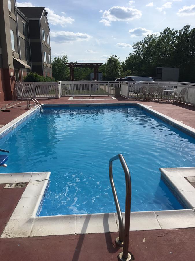 Budgetel Inns & Suites Fairfield Exterior photo